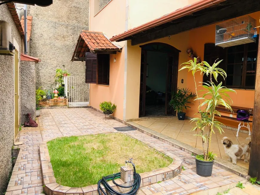 Foto 1 de Casa com 3 Quartos à venda, 192m² em Dom Bosco, Belo Horizonte