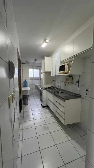 Foto 1 de Apartamento com 3 Quartos para alugar, 70m² em Buraquinho, Lauro de Freitas