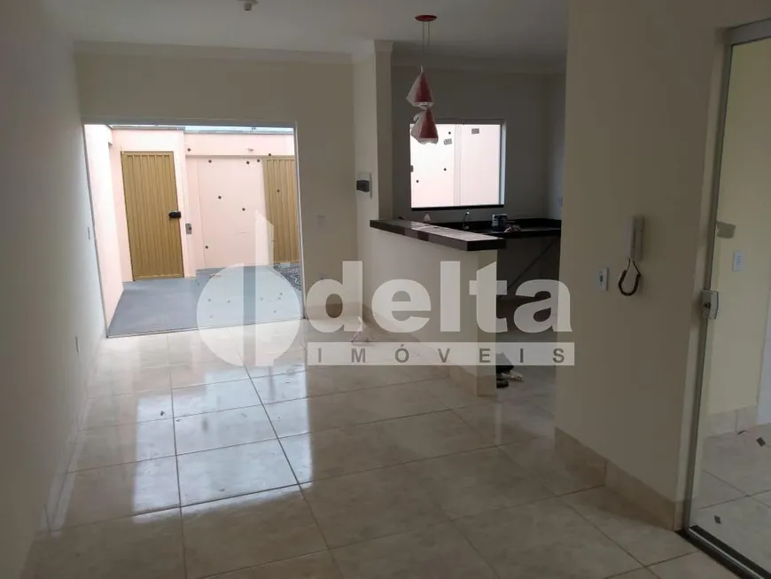 Foto 1 de Casa com 2 Quartos à venda, 70m² em Jardim Sucupira, Uberlândia