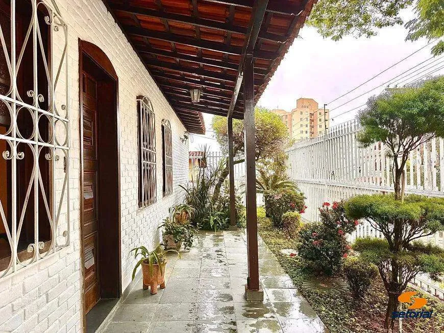 Foto 1 de Casa com 3 Quartos à venda, 225m² em Nova Suíssa, Belo Horizonte