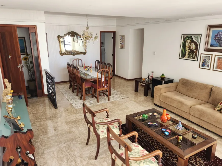 Foto 1 de Apartamento com 3 Quartos à venda, 270m² em Pituba, Salvador