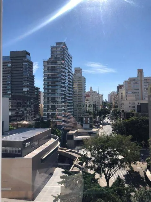 Foto 1 de Apartamento com 3 Quartos à venda, 140m² em Cerqueira César, São Paulo