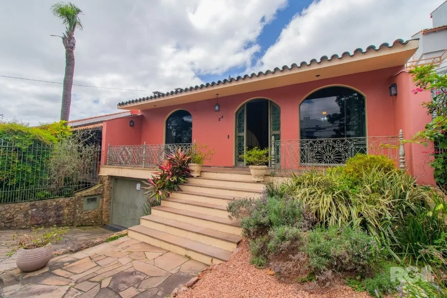 Foto 1 de Casa com 3 Quartos à venda, 360m² em Medianeira, Porto Alegre