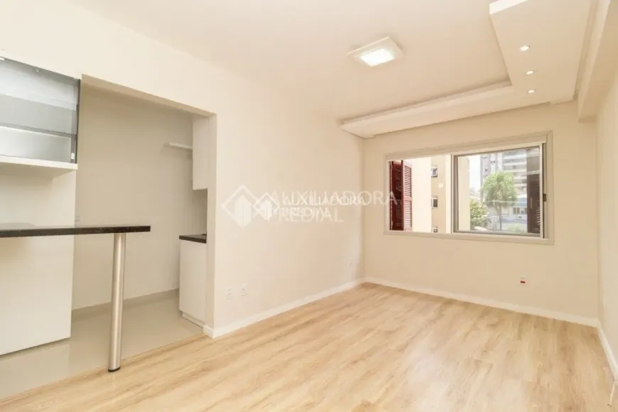 Foto 1 de Apartamento com 1 Quarto à venda, 42m² em Menino Deus, Porto Alegre