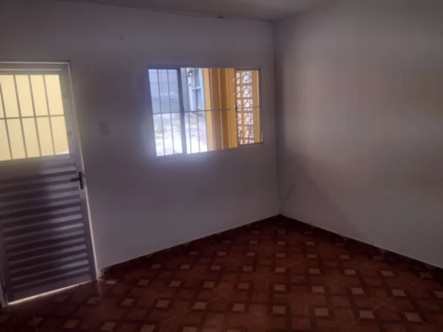 Foto 1 de Casa com 2 Quartos para alugar, 80m² em Parque Panamericano , São Paulo