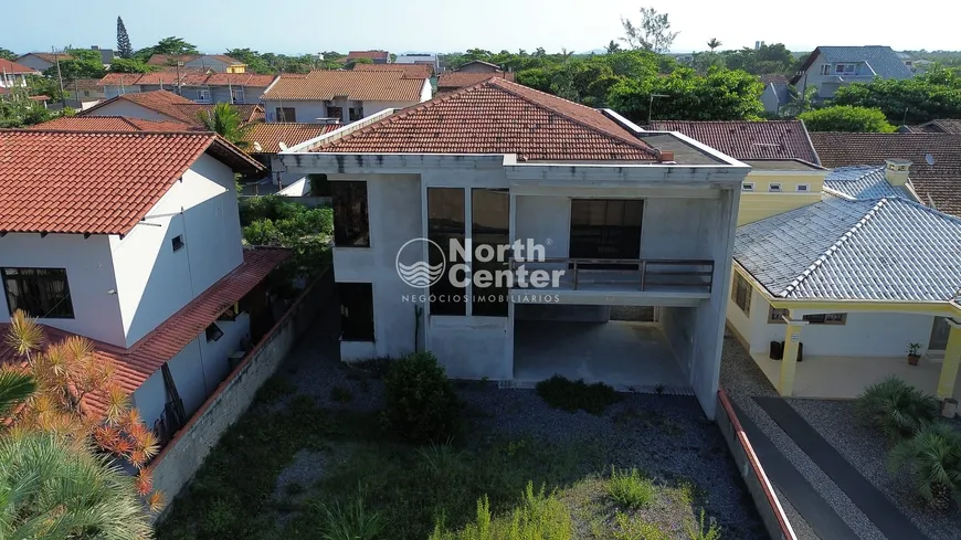 Foto 1 de Sobrado com 3 Quartos à venda, 245m² em Salinas, Balneário Barra do Sul