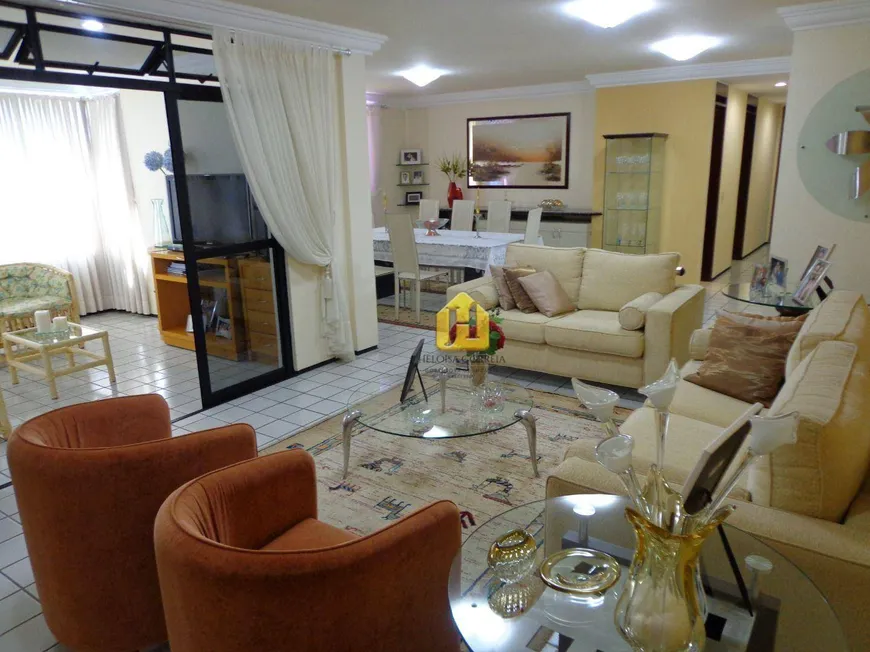 Foto 1 de Apartamento com 4 Quartos à venda, 230m² em Candelária, Natal