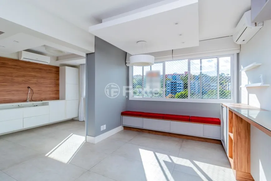 Foto 1 de Apartamento com 3 Quartos à venda, 74m² em Teresópolis, Porto Alegre