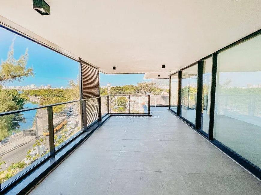 Foto 1 de Apartamento com 4 Quartos à venda, 214m² em Lagoa, Rio de Janeiro