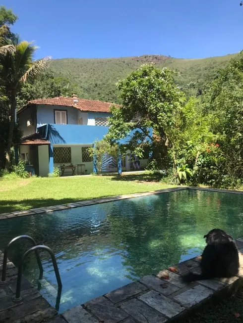 Foto 1 de Casa com 3 Quartos à venda, 400m² em Roseiral, Petrópolis