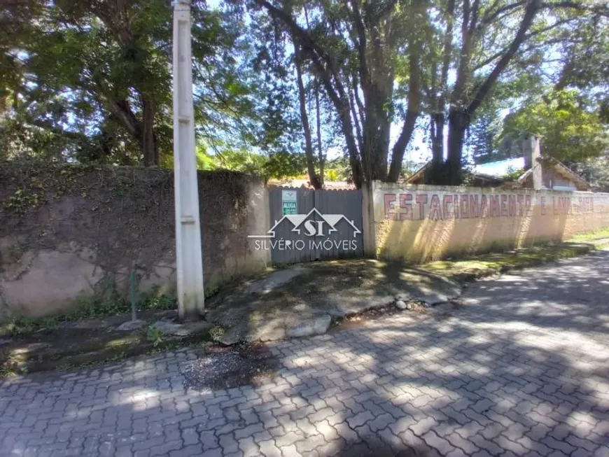 Foto 1 de Casa com 3 Quartos para alugar, 230m² em Nogueira, Petrópolis