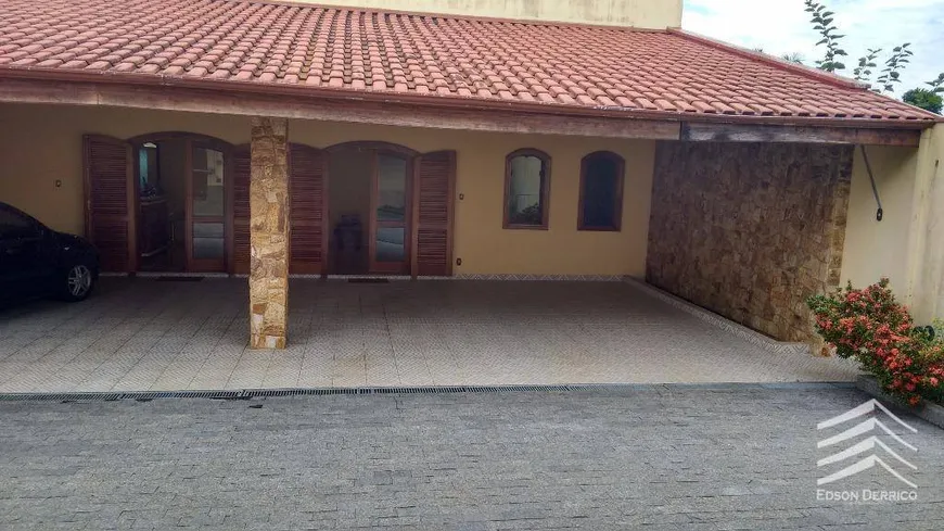 Foto 1 de Casa com 4 Quartos à venda, 205m² em Santana, Pindamonhangaba