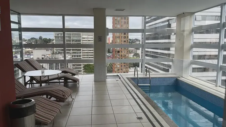 Foto 1 de Apartamento com 1 Quarto para alugar, 30m² em Centro Cívico, Curitiba