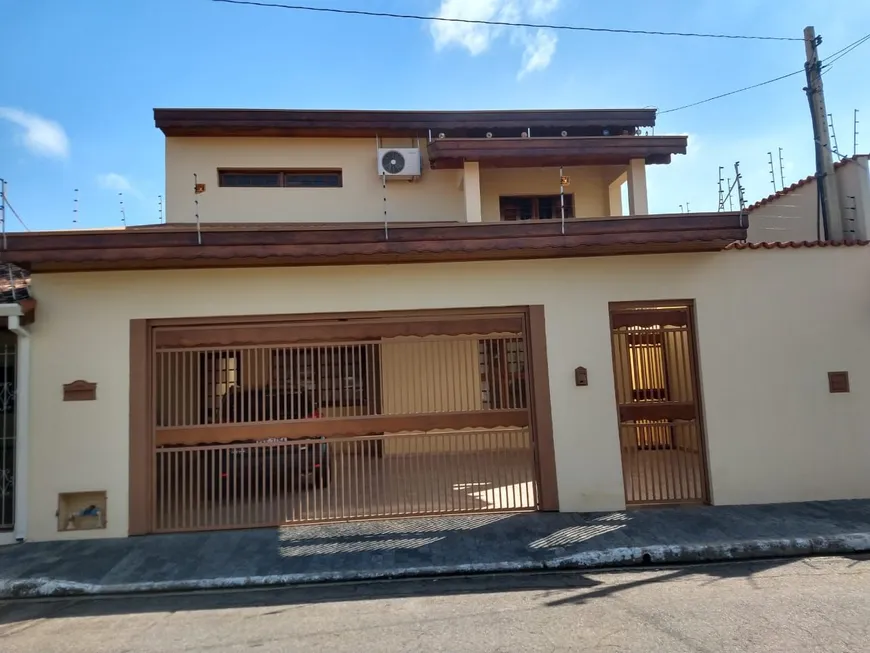 Foto 1 de Sobrado com 3 Quartos à venda, 280m² em Vila Naly, Caçapava