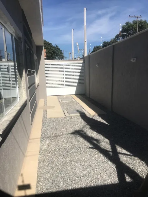 Foto 1 de Casa de Condomínio com 2 Quartos à venda, 67m² em Jardim Mariléa, Rio das Ostras