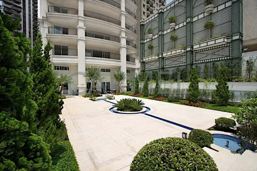 Foto 1 de Apartamento com 4 Quartos para venda ou aluguel, 391m² em Jardim Europa, São Paulo
