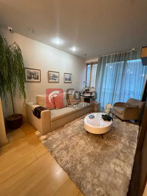 Foto 1 de Apartamento com 3 Quartos à venda, 91m² em Lagoa, Rio de Janeiro