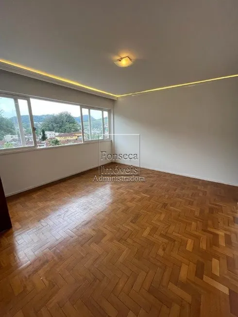 Foto 1 de Apartamento com 3 Quartos à venda, 85m² em Valparaiso, Petrópolis