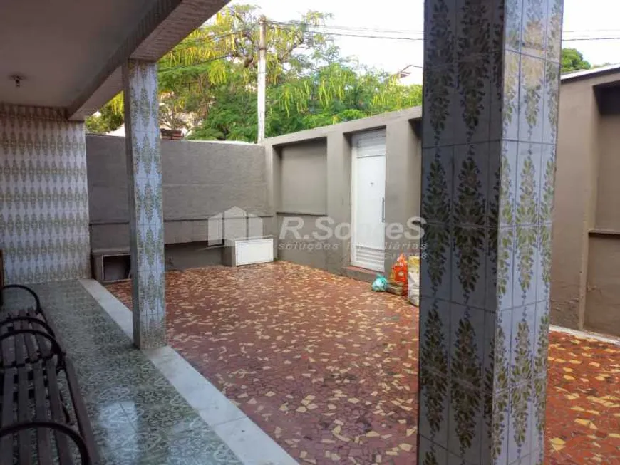 Foto 1 de Casa com 3 Quartos à venda, 210m² em  Vila Valqueire, Rio de Janeiro