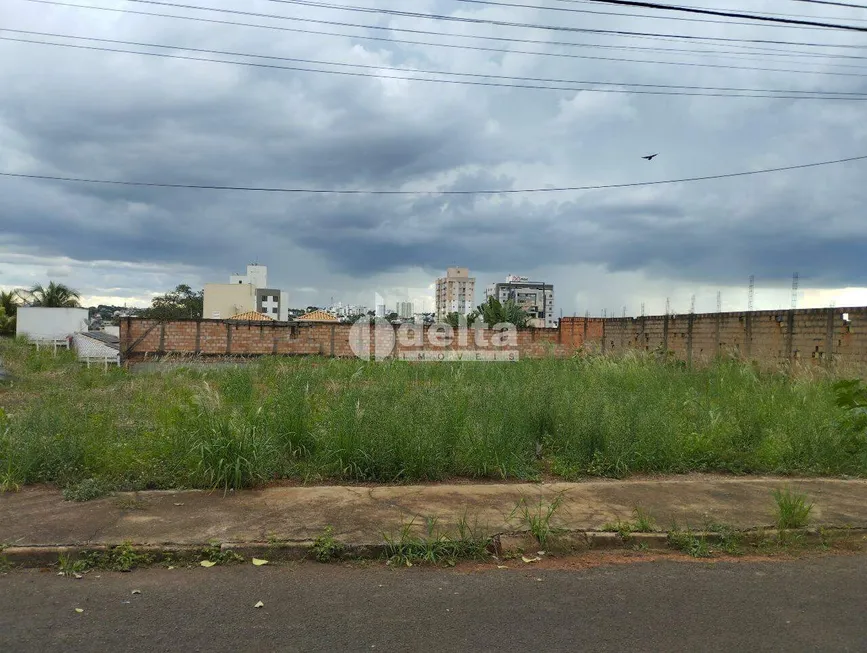 Foto 1 de Lote/Terreno à venda, 910m² em Morada da Colina, Uberlândia