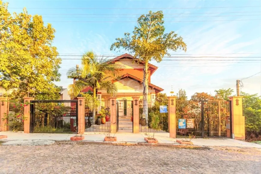 Foto 1 de Casa com 3 Quartos à venda, 497m² em Teresópolis, Porto Alegre