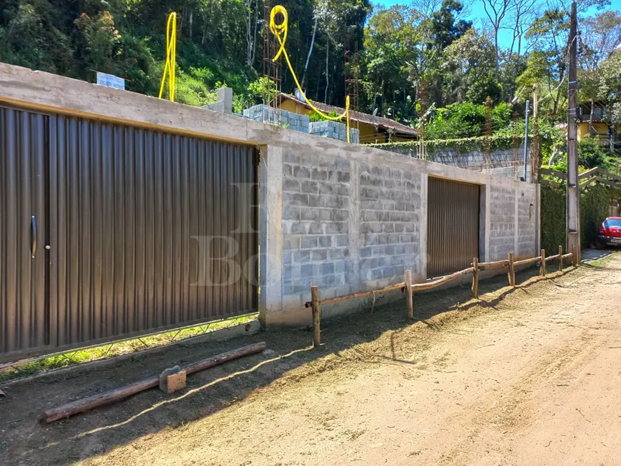 Foto 1 de Lote/Terreno à venda, 425m² em Amparo, Nova Friburgo