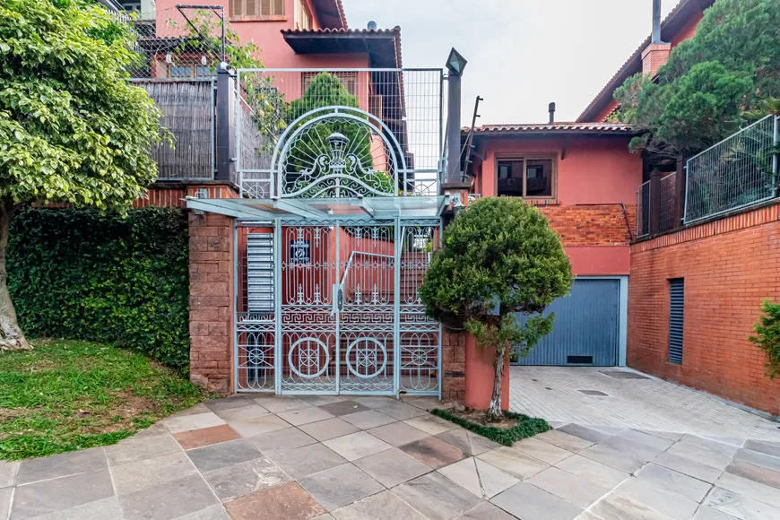 Foto 1 de Casa de Condomínio com 3 Quartos à venda, 214m² em Vila Jardim, Porto Alegre