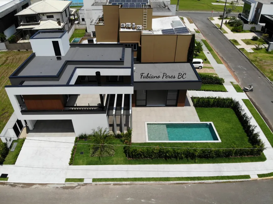 Foto 1 de Casa com 3 Quartos à venda, 286m² em Santa Regina, Camboriú
