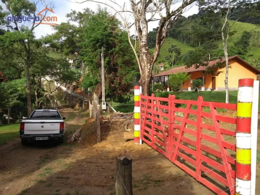 Foto 1 de Fazenda/Sítio com 3 Quartos à venda, 220m² em Boa Vista, Igaratá