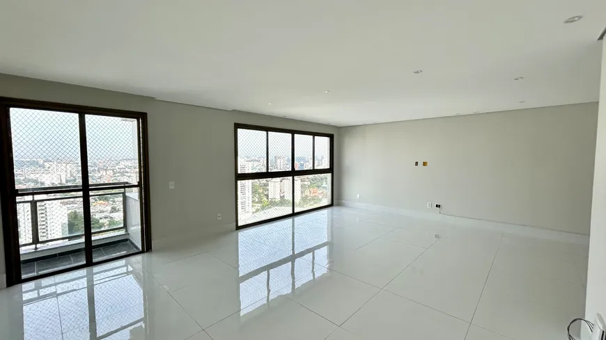 Foto 1 de Apartamento com 3 Quartos para alugar, 180m² em Jardim Marajoara, São Paulo