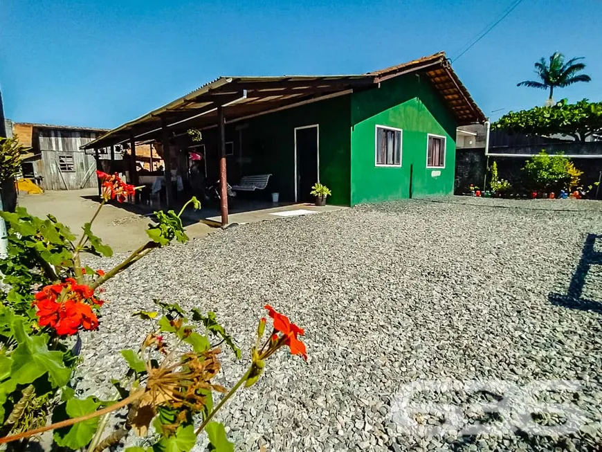 Foto 1 de Casa com 2 Quartos à venda, 93m² em Salinas, Balneário Barra do Sul