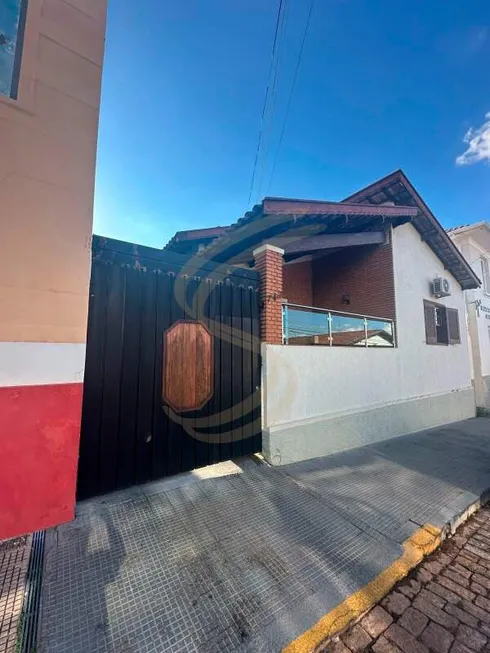 Foto 1 de Casa com 4 Quartos à venda, 168m² em Centro, São José do Rio Pardo