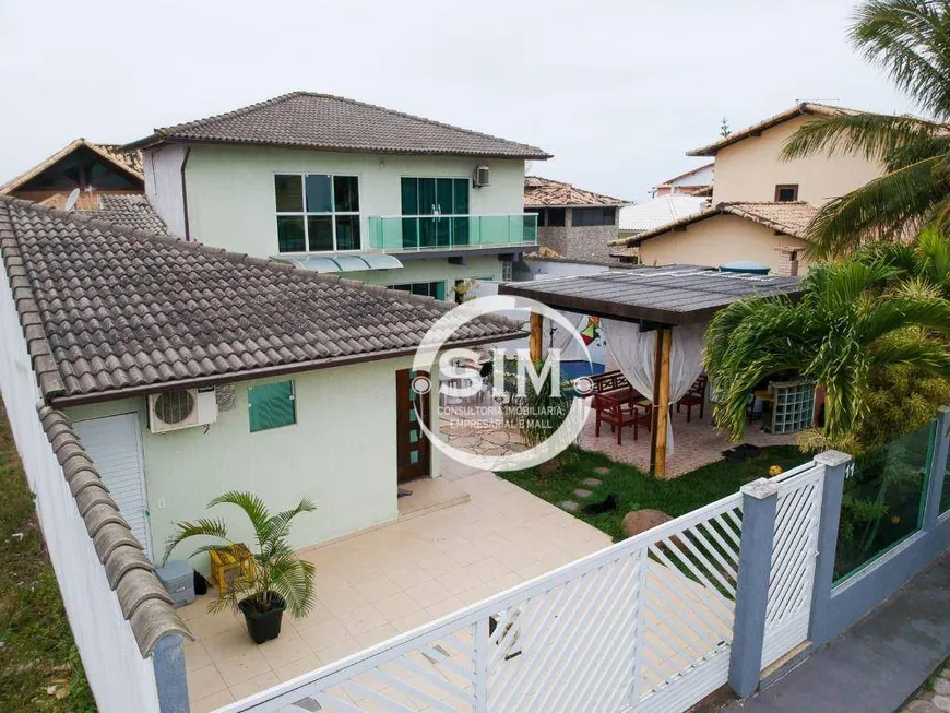 Foto 1 de Casa de Condomínio com 4 Quartos à venda, 200m² em Jardim Pero, Cabo Frio