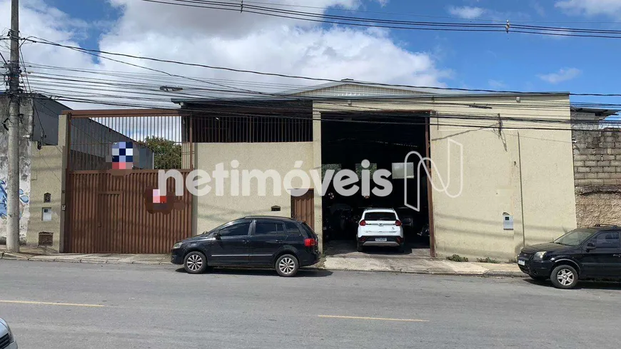 Foto 1 de Casa com 3 Quartos à venda, 1100m² em Jardim Vitória, Belo Horizonte