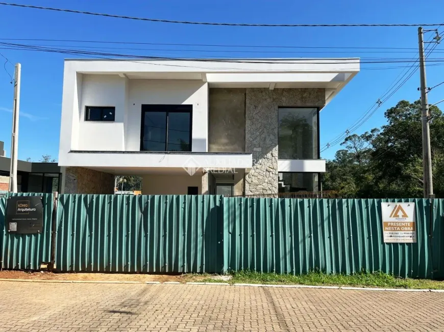 Foto 1 de Casa de Condomínio com 3 Quartos à venda, 242m² em Distrito Industrial, Cachoeirinha