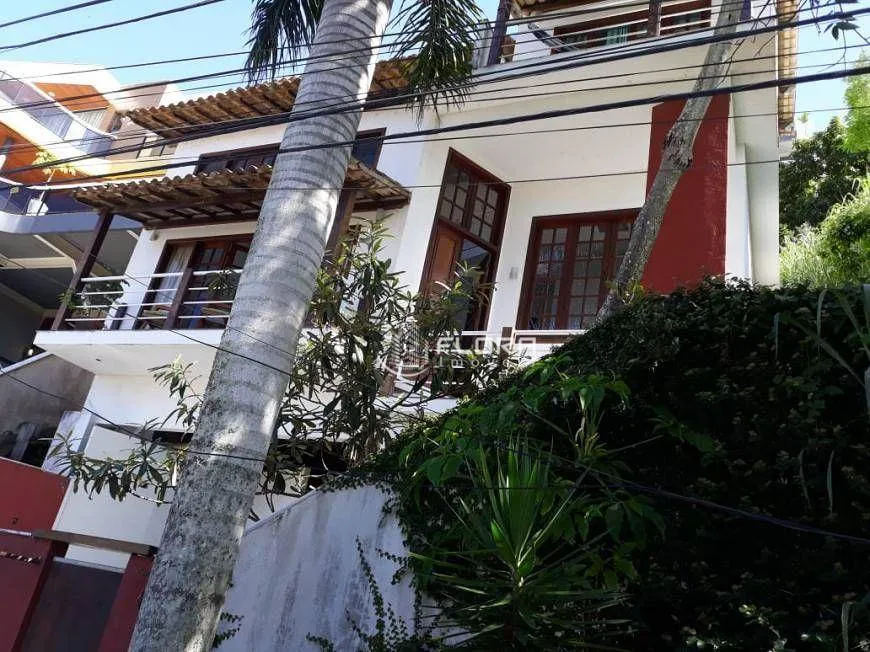 Foto 1 de Casa com 6 Quartos à venda, 400m² em Camboinhas, Niterói