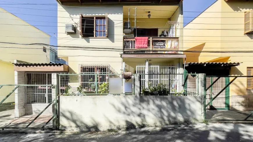 Foto 1 de Casa com 2 Quartos à venda, 68m² em Vila Nova, Porto Alegre