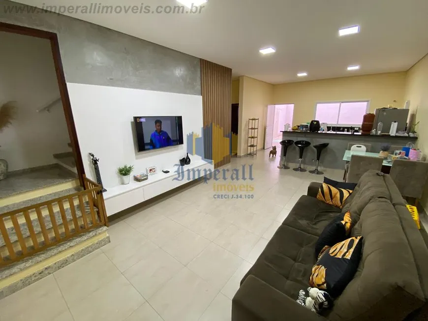 Foto 1 de Sobrado com 3 Quartos à venda, 145m² em Vila Branca, Jacareí