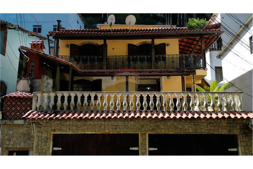 Foto 1 de Casa com 3 Quartos para alugar, 155m² em Nogueira, Petrópolis
