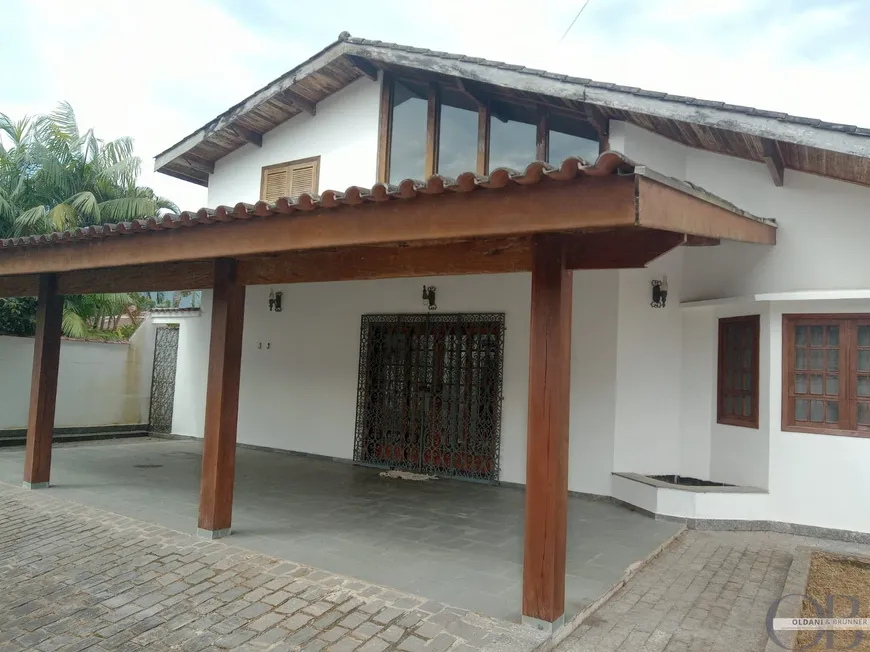 Foto 1 de Sobrado com 4 Quartos à venda, 179m² em Jardim Samambaia, Ubatuba