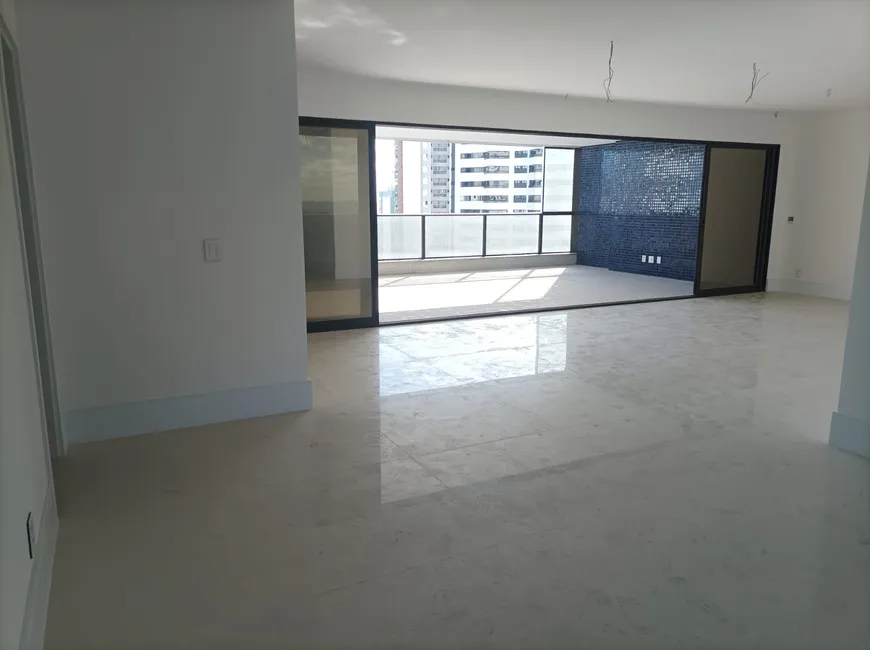 Foto 1 de Apartamento com 4 Quartos à venda, 305m² em Barra, Salvador