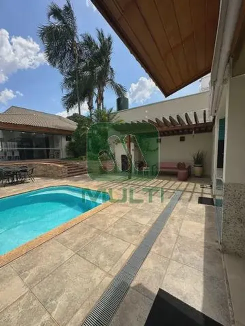 Foto 1 de Casa com 5 Quartos para alugar, 390m² em Jardim Karaíba, Uberlândia