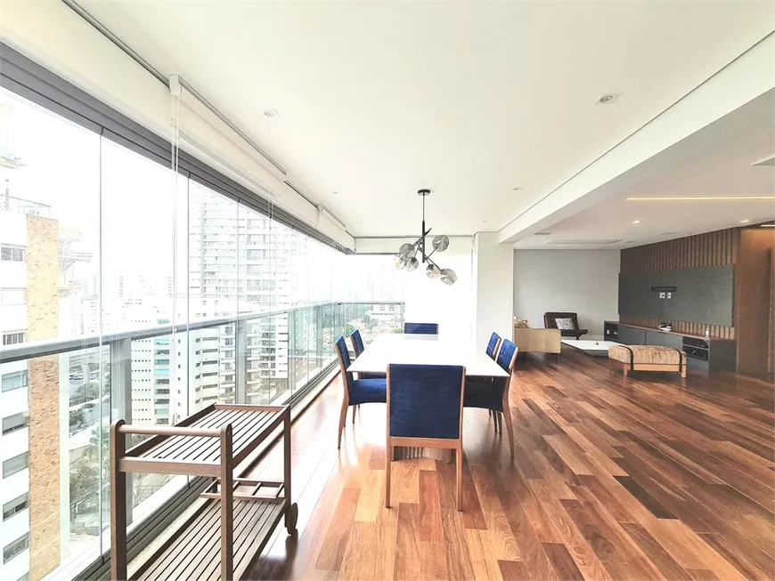 Foto 1 de Apartamento com 3 Quartos para venda ou aluguel, 192m² em Campo Belo, São Paulo