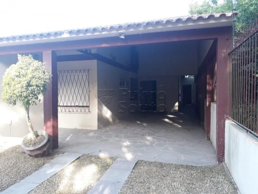 Foto 1 de Casa com 4 Quartos à venda, 165m² em Laranjal, Pelotas