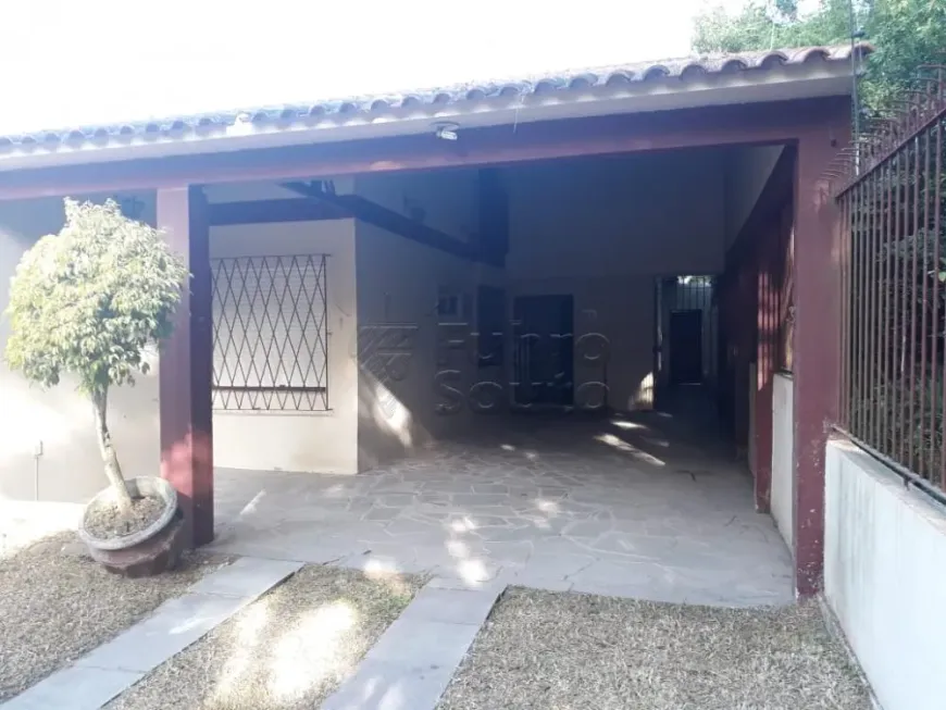 Foto 1 de Casa com 4 Quartos à venda, 166m² em Laranjal, Pelotas