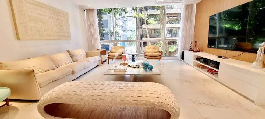 Foto 1 de Apartamento com 3 Quartos à venda, 155m² em Leblon, Rio de Janeiro