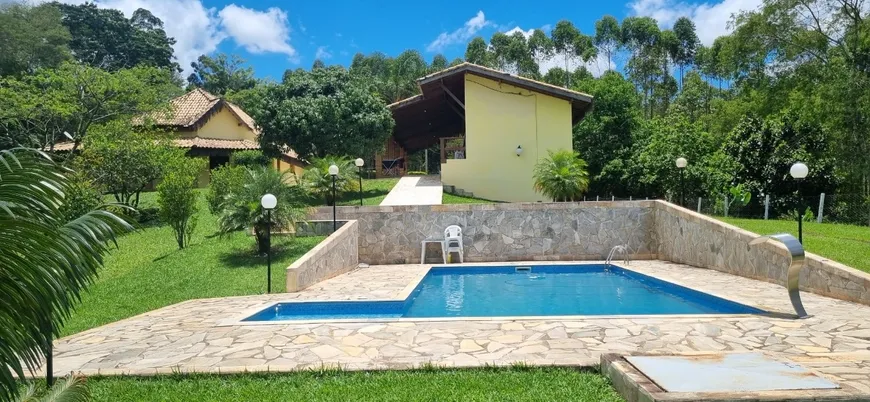 Foto 1 de Fazenda/Sítio com 3 Quartos à venda, 200m² em , Igaratá