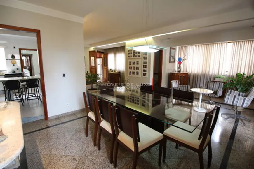 Foto 1 de Apartamento com 4 Quartos à venda, 200m² em Setor Bueno, Goiânia
