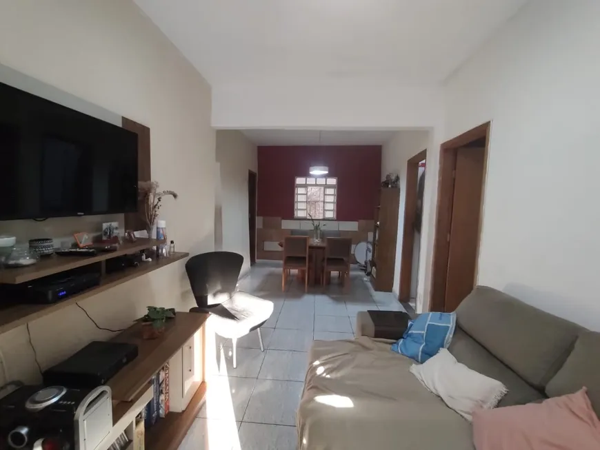 Foto 1 de Casa com 2 Quartos à venda, 107m² em Santa Terezinha, Belo Horizonte