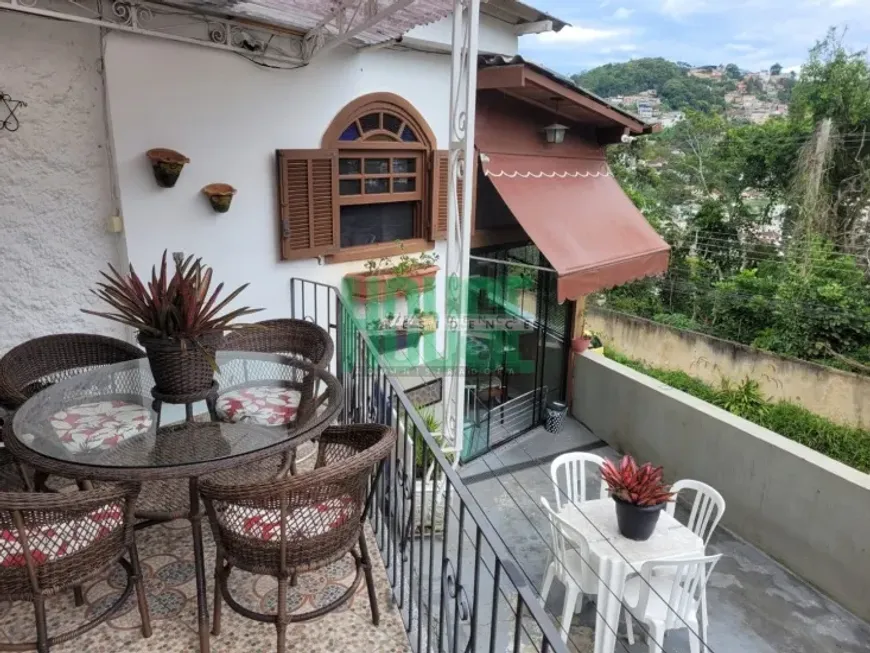 Foto 1 de Casa com 6 Quartos à venda, 274m² em Araras, Teresópolis